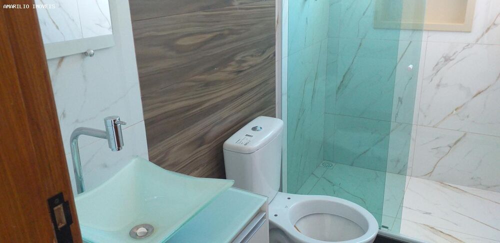 Casa à venda com 3 quartos, 240m² - Foto 2