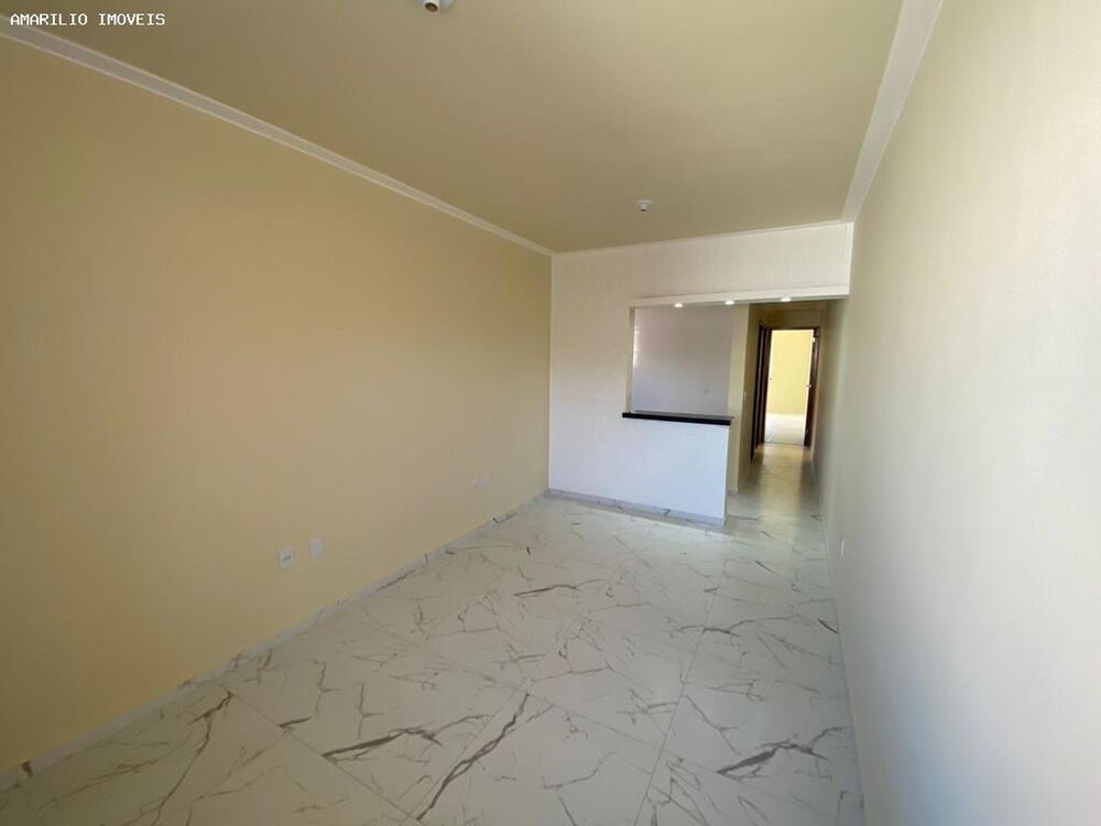 Casa à venda com 3 quartos, 240m² - Foto 2