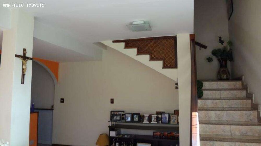 Casa à venda com 4 quartos, 140m² - Foto 3
