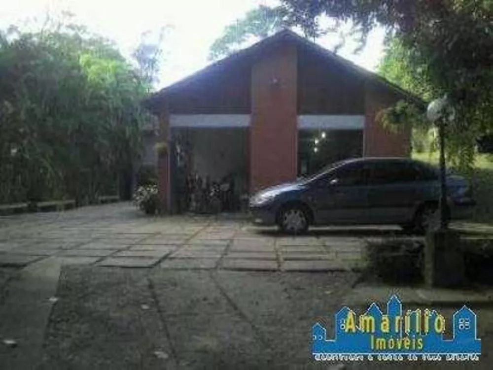 Chácara à venda com 3 quartos, 200m² - Foto 1