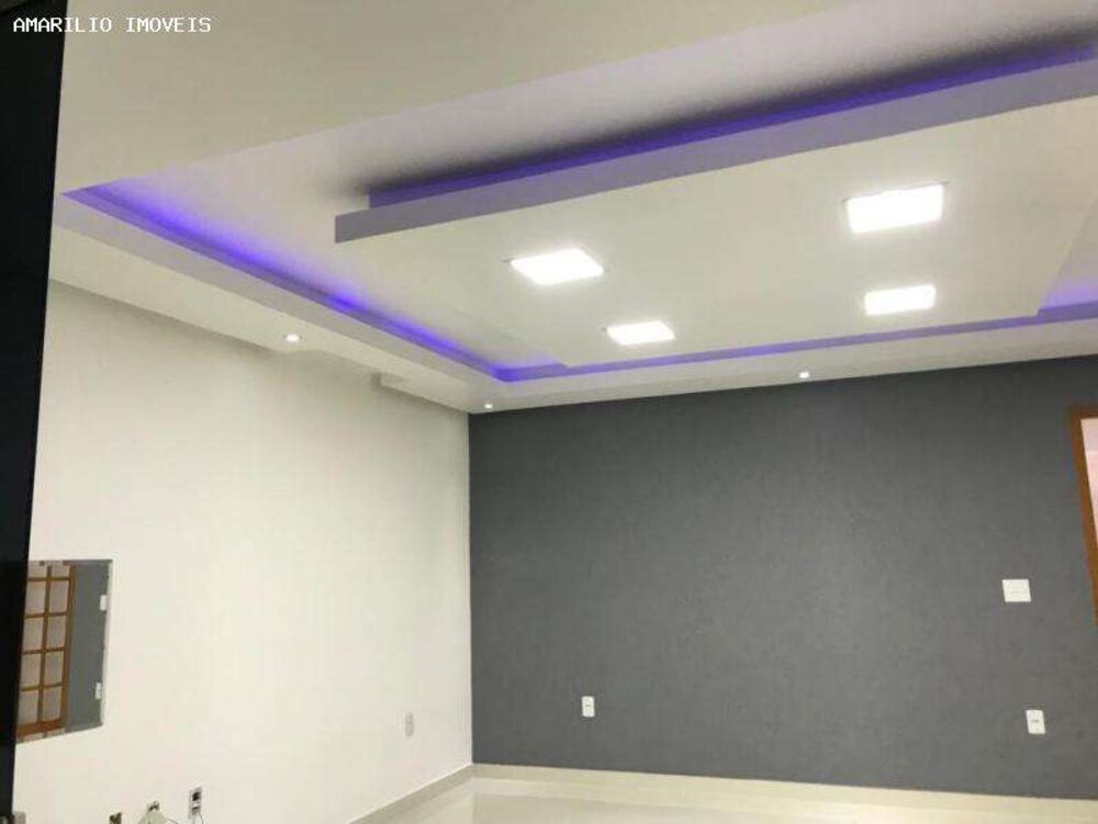 Casa à venda com 2 quartos, 240m² - Foto 1