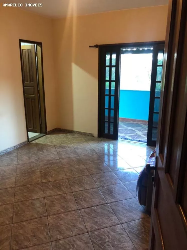 Casa à venda com 5 quartos, 600m² - Foto 2