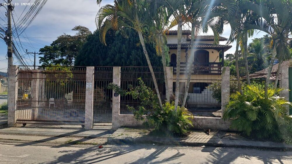 Casa à venda com 5 quartos, 101m² - Foto 1