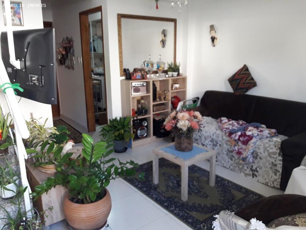 Casa à venda com 3 quartos, 76m² - Foto 1