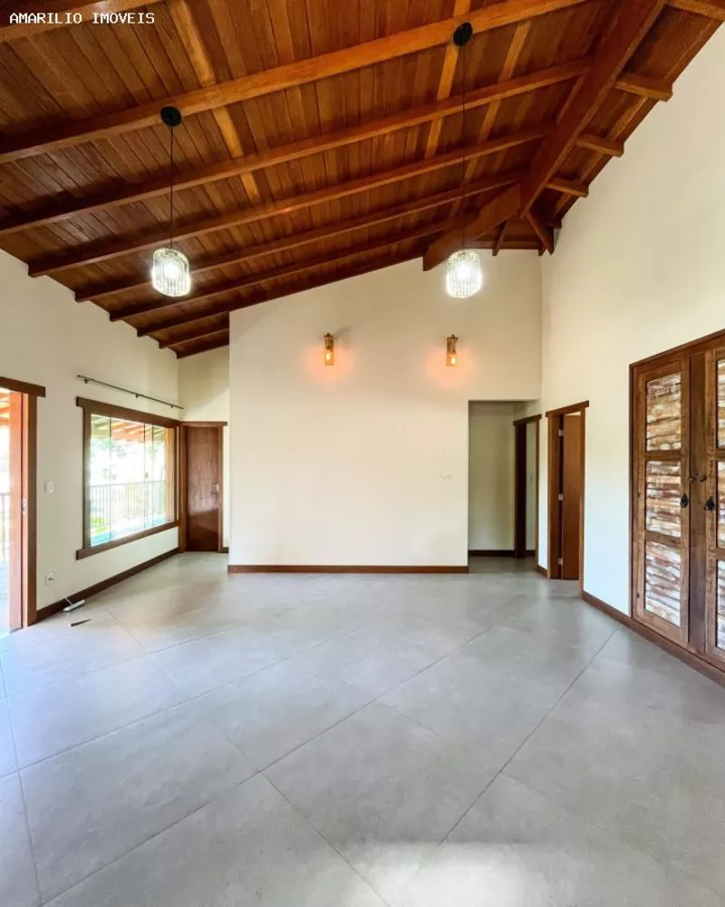 Casa à venda com 3 quartos, 3000m² - Foto 2