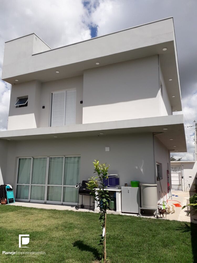 Casa à venda com 2 quartos, 250m² - Foto 1