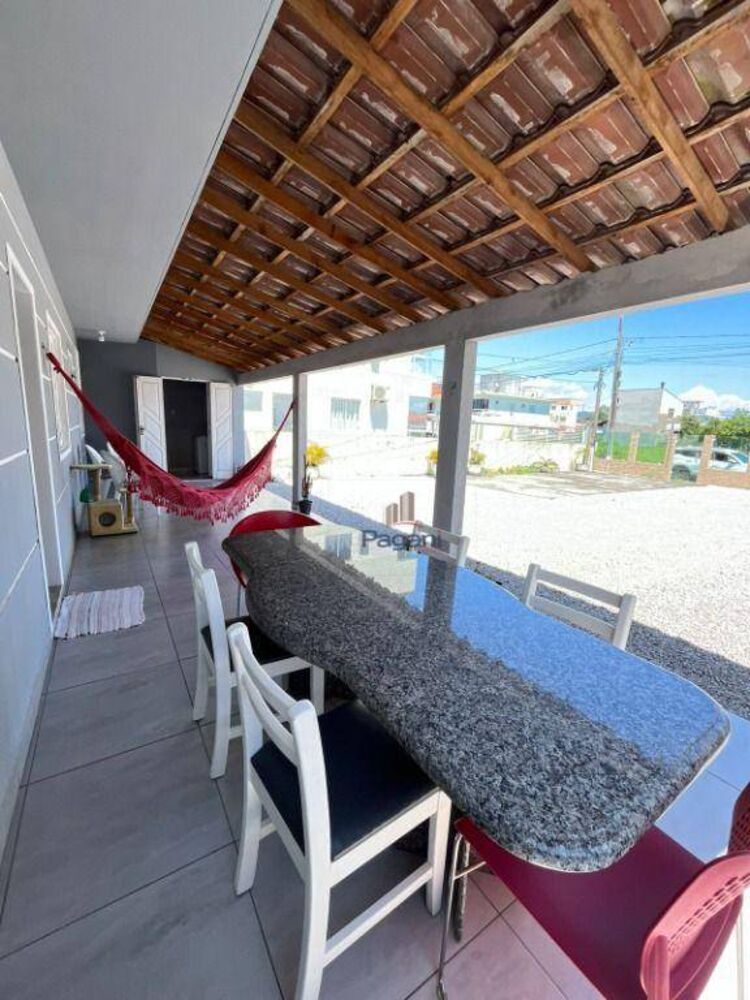 Casa à venda com 2 quartos, 70m² - Foto 1
