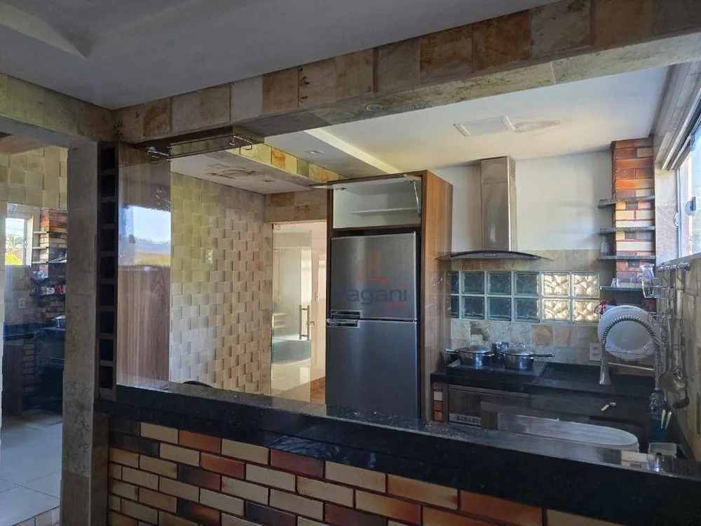 Casa, 3 quartos, 215 m² - Foto 2