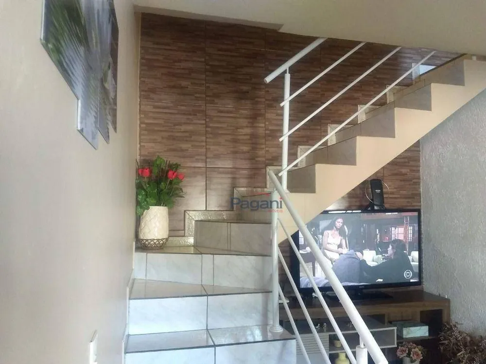 Casa, 5 quartos, 120 m² - Foto 1