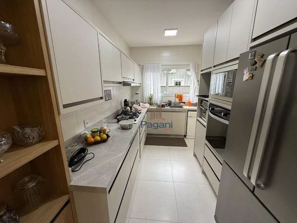Casa, 4 quartos, 258 m² - Foto 1