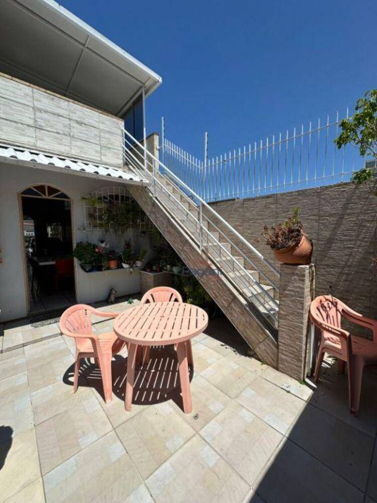 Casa, 4 quartos, 180 m² - Foto 1