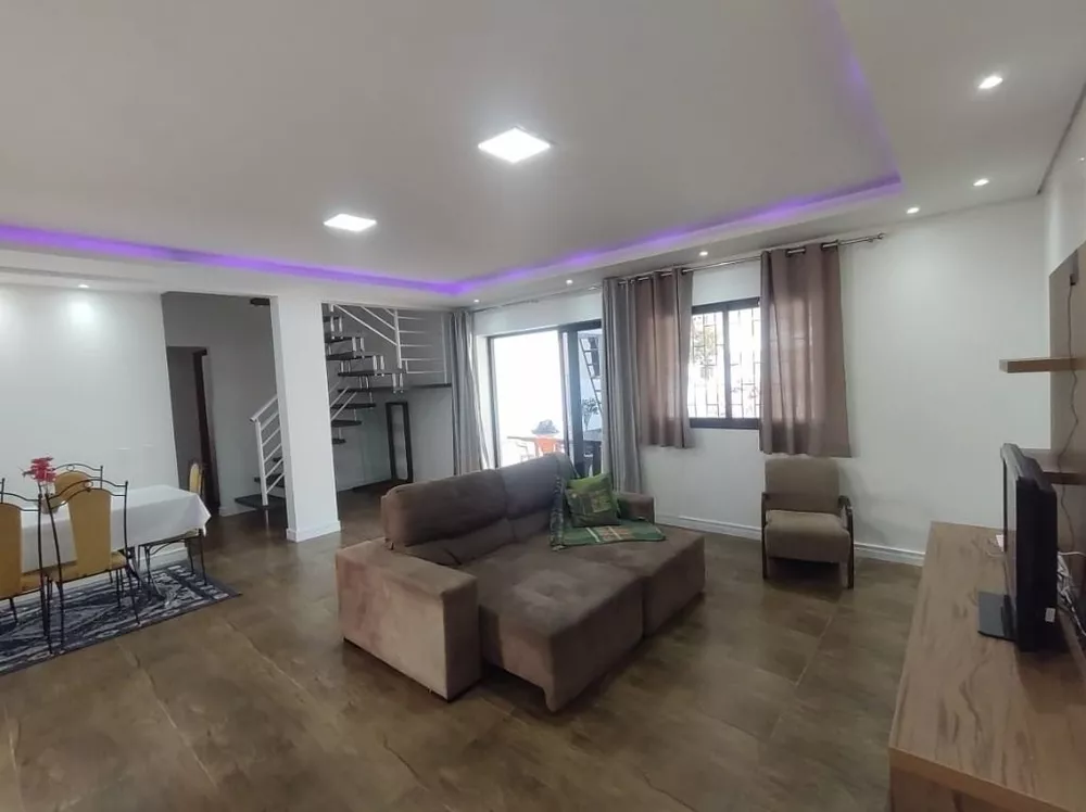 Casa à venda com 4 quartos, 220m² - Foto 4