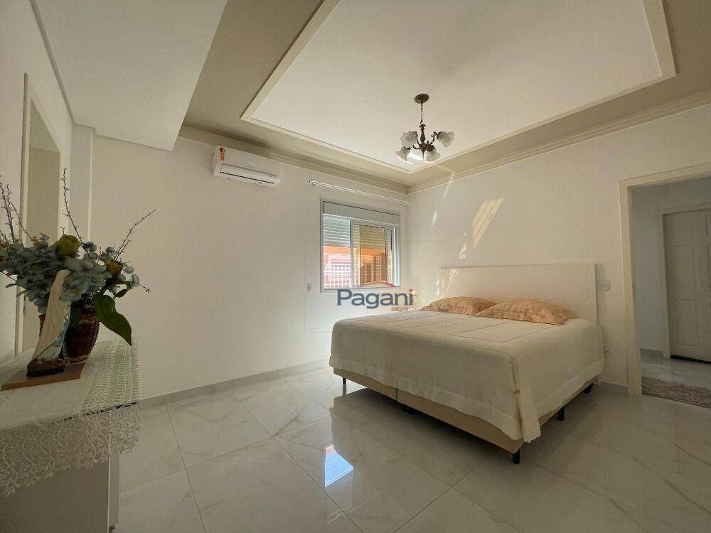 Casa, 3 quartos, 257 m² - Foto 1