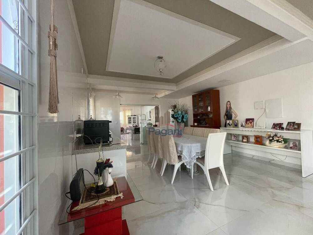 Casa, 3 quartos, 257 m² - Foto 2