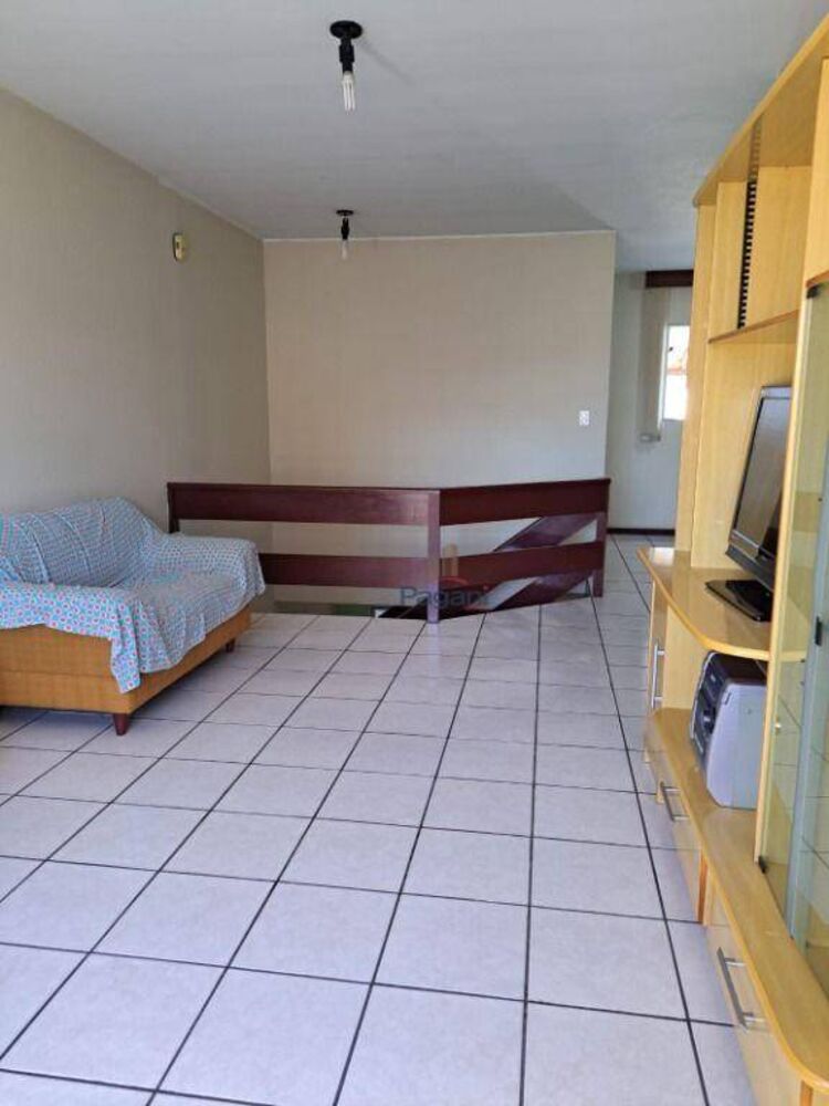 Casa à venda com 3 quartos, 210m² - Foto 2