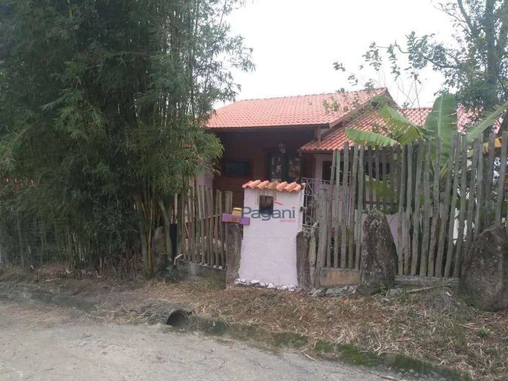 Casa, 5 quartos, 230 m² - Foto 1
