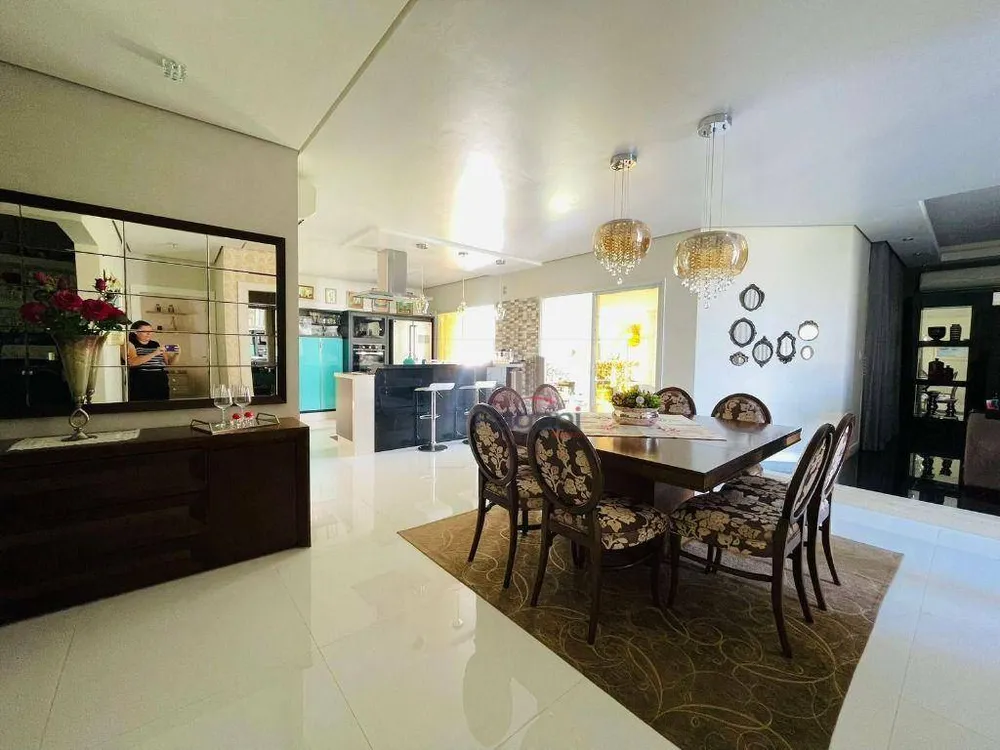 Casa, 4 quartos, 255 m² - Foto 2