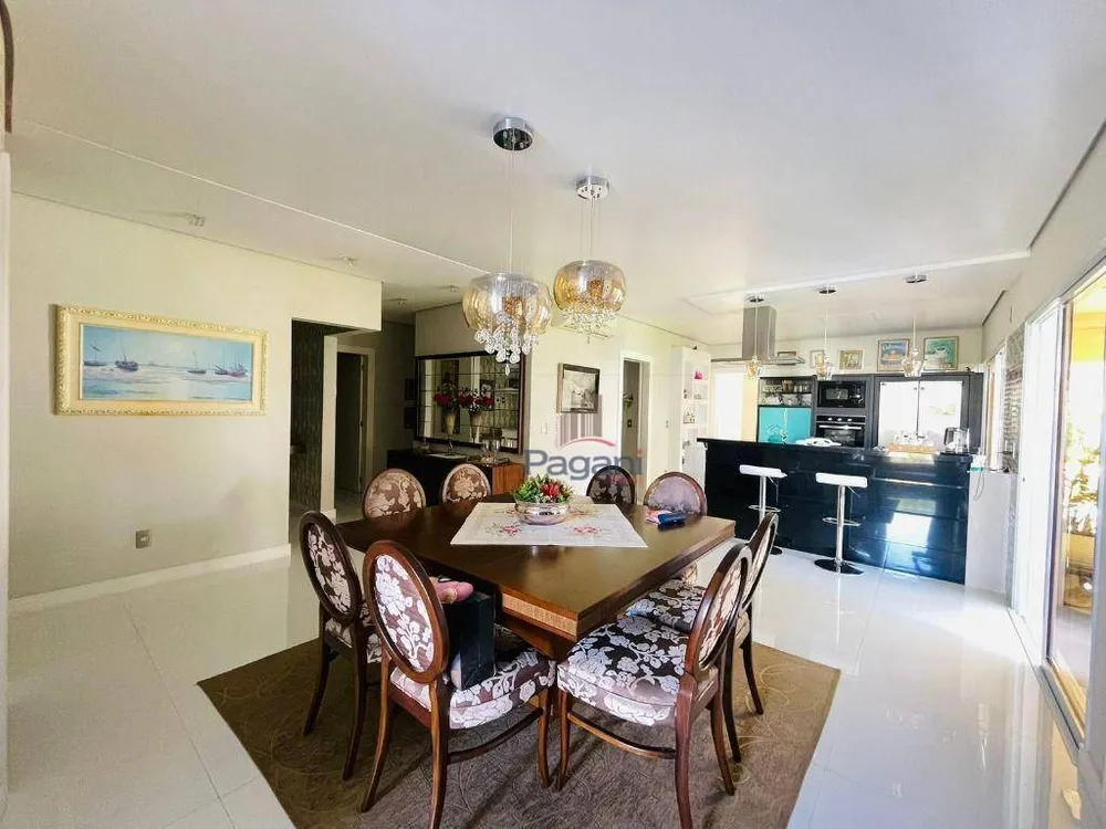 Casa, 4 quartos, 255 m² - Foto 1
