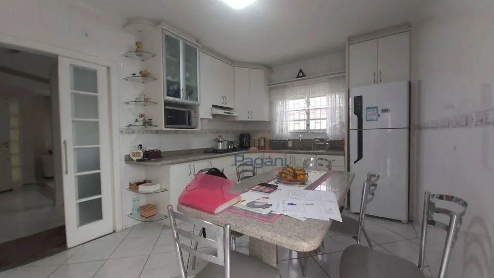 Casa, 3 quartos, 209 m² - Foto 2