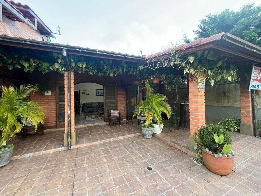 Casa à venda com 4 quartos, 273m² - Foto 2