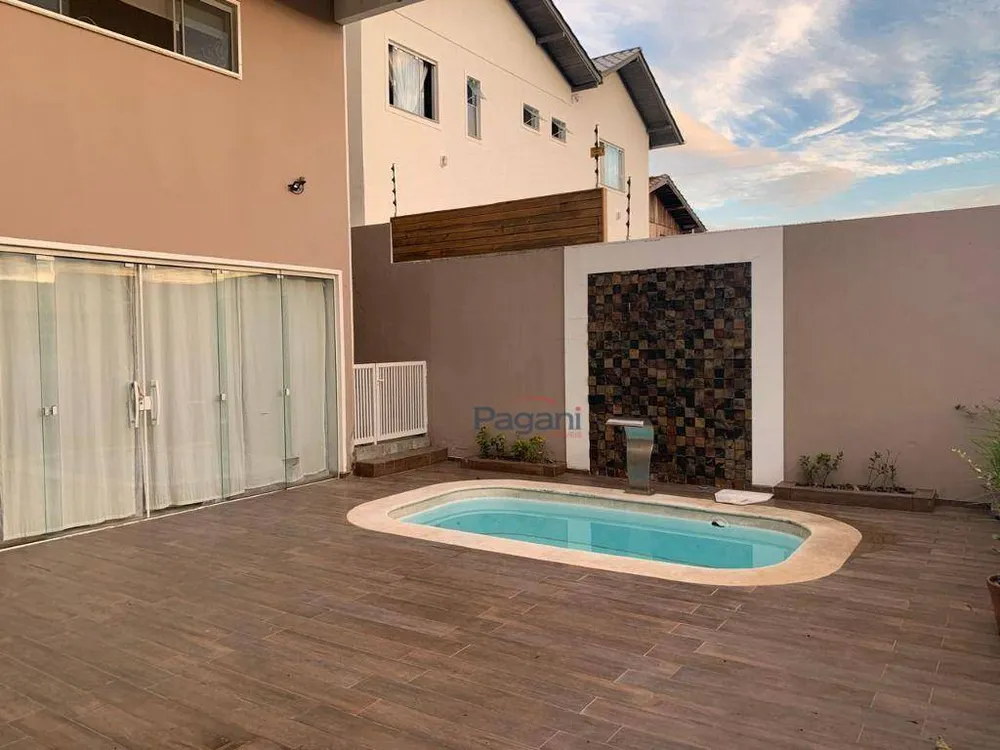 Casa, 3 quartos, 214 m² - Foto 2