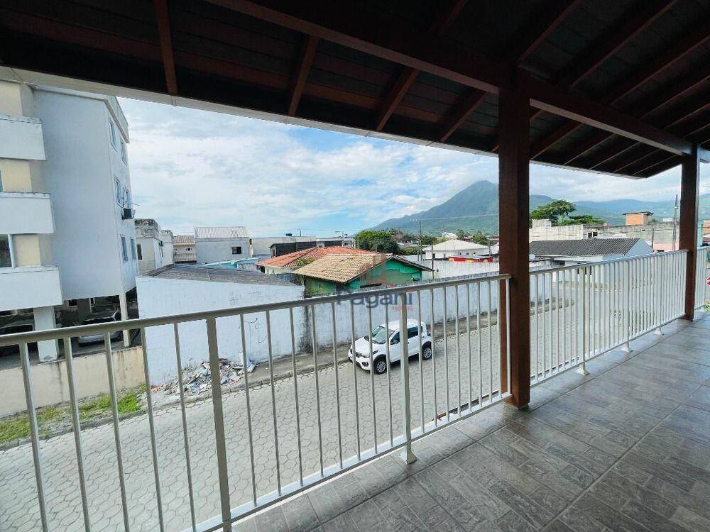 Casa para alugar com 2 quartos, 50m² - Foto 2