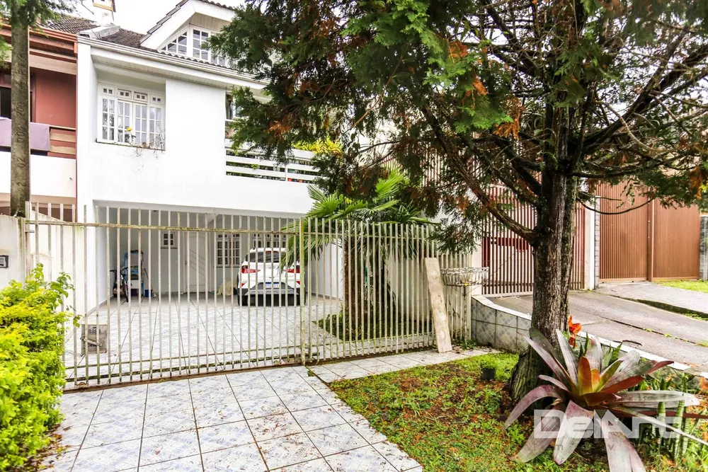 Sobrado à venda com 4 quartos, 221m² - Foto 1