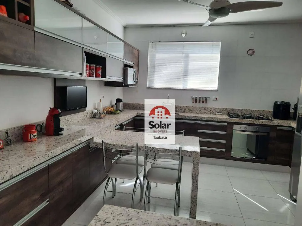 Casa, 3 quartos, 340 m² - Foto 2