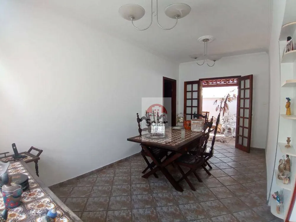 Casa, 3 quartos, 210 m² - Foto 1