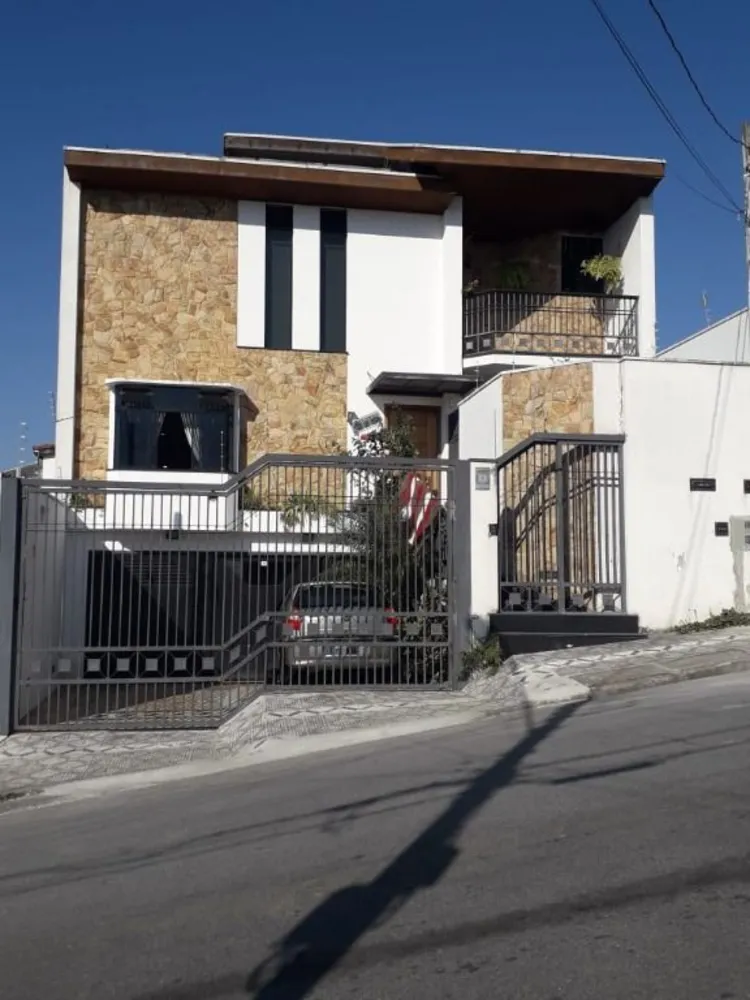 Casa, 3 quartos, 305 m² - Foto 1