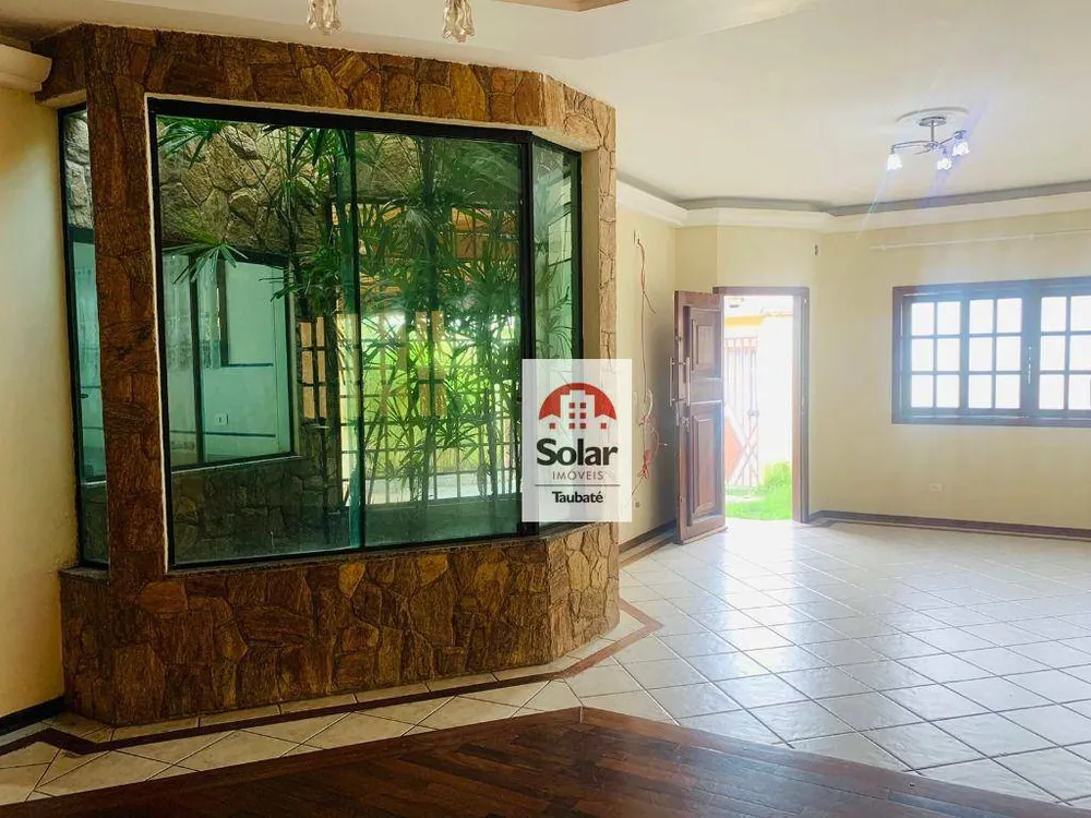 Casa, 3 quartos, 224 m² - Foto 1