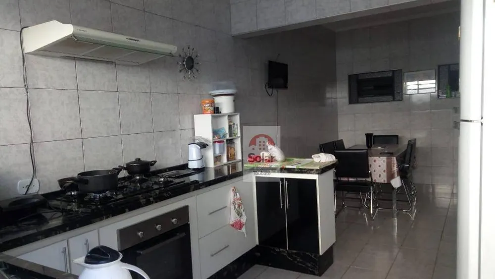 Casa, 3 quartos, 200 m² - Foto 1
