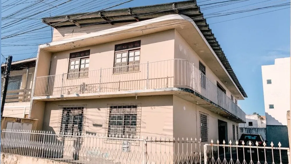 Sobrado, 8 quartos, 400 m² - Foto 1