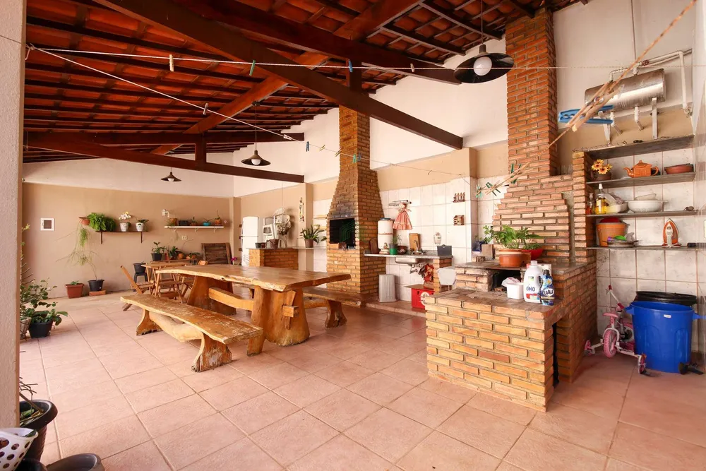 Casa, 5 quartos, 260 m² - Foto 1