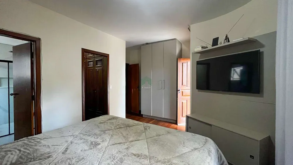 Casa, 4 quartos, 324 m² - Foto 1