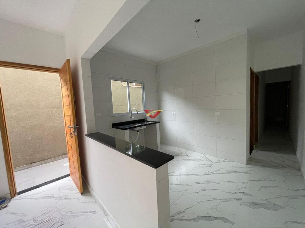 Casa à venda com 2 quartos, 70m² - Foto 4