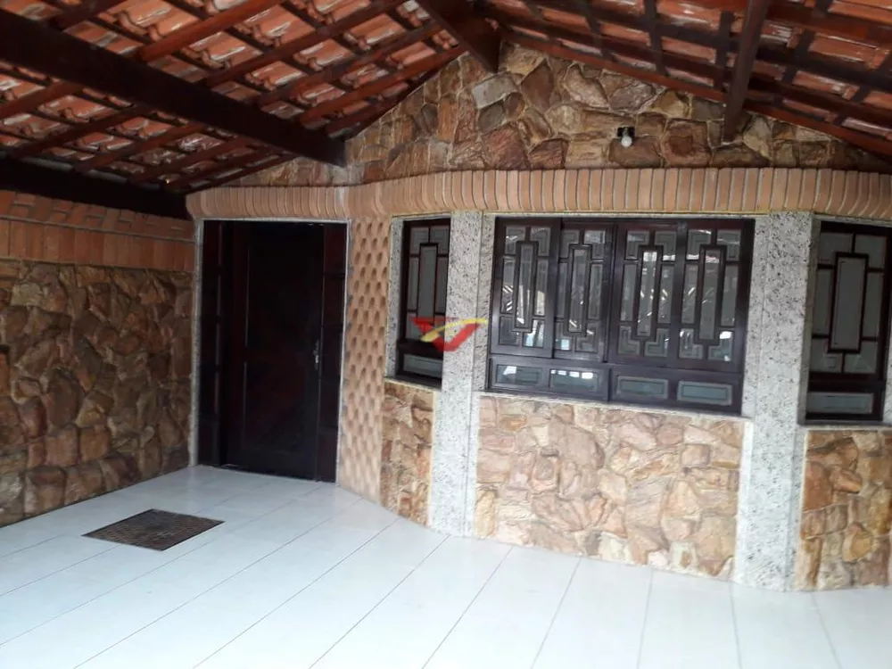 Casa à venda com 2 quartos, 150m² - Foto 1