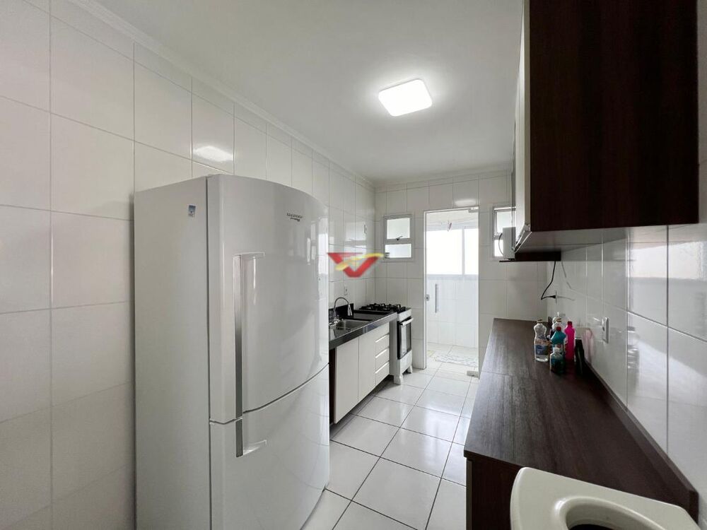 Apartamento à venda com 2 quartos, 70m² - Foto 13