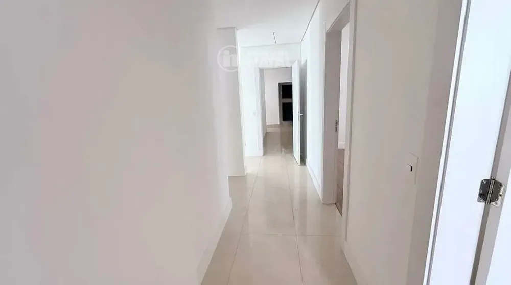 Apartamento, 3 quartos, 216 m² - Foto 2