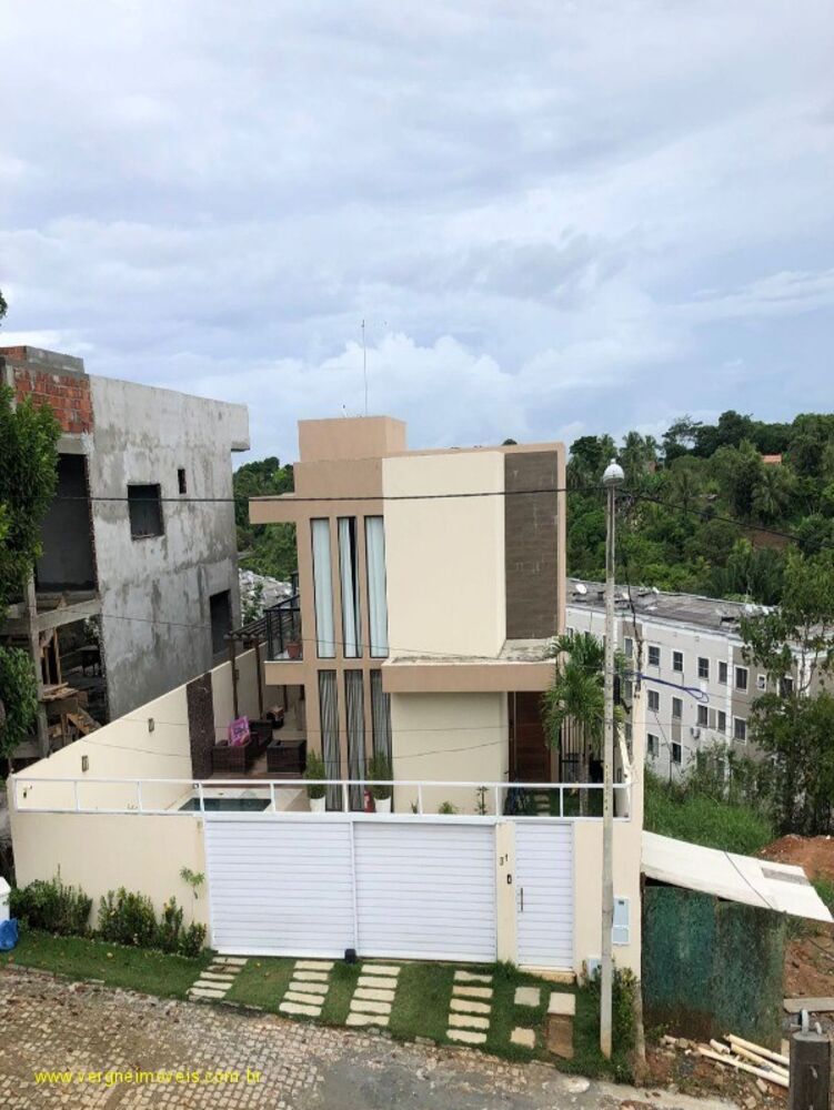 Casa à venda com 4 quartos, 300m² - Foto 1