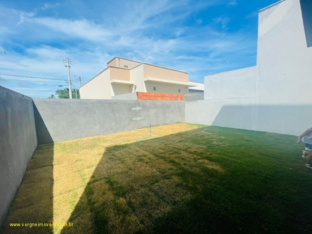 Casa de Condomínio à venda com 4 quartos, 160m² - Foto 1