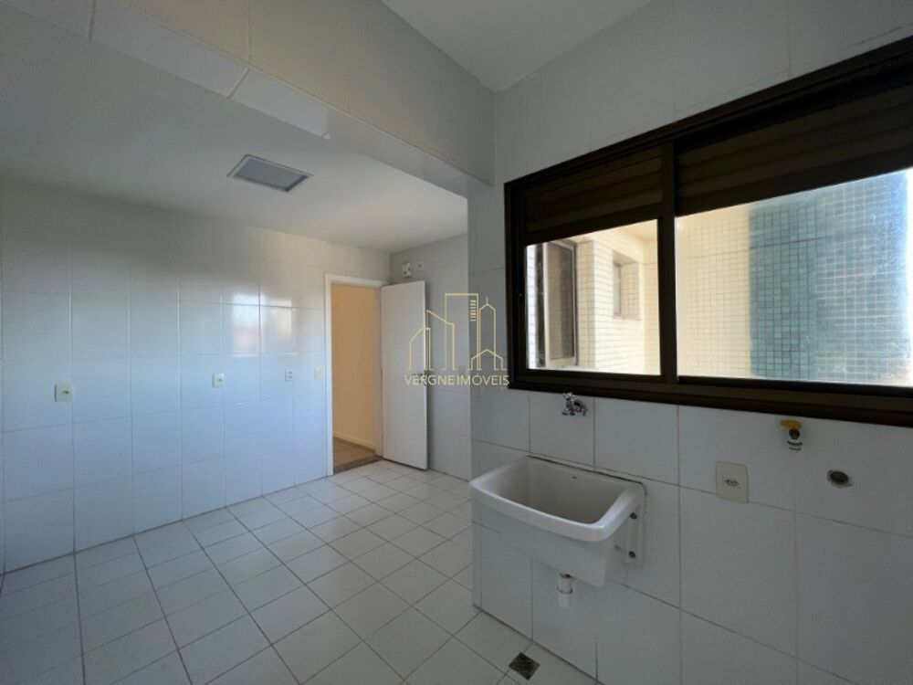 Apartamento para alugar com 4 quartos, 156m² - Foto 4