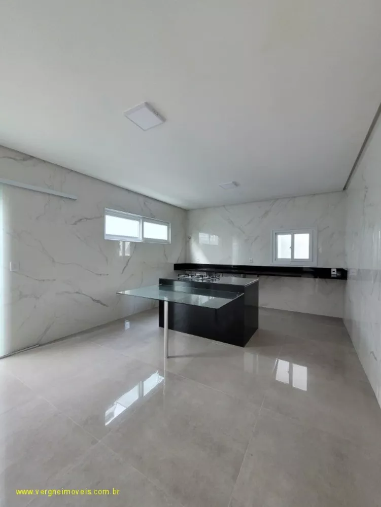 Casa, 4 quartos, 369 m² - Foto 1
