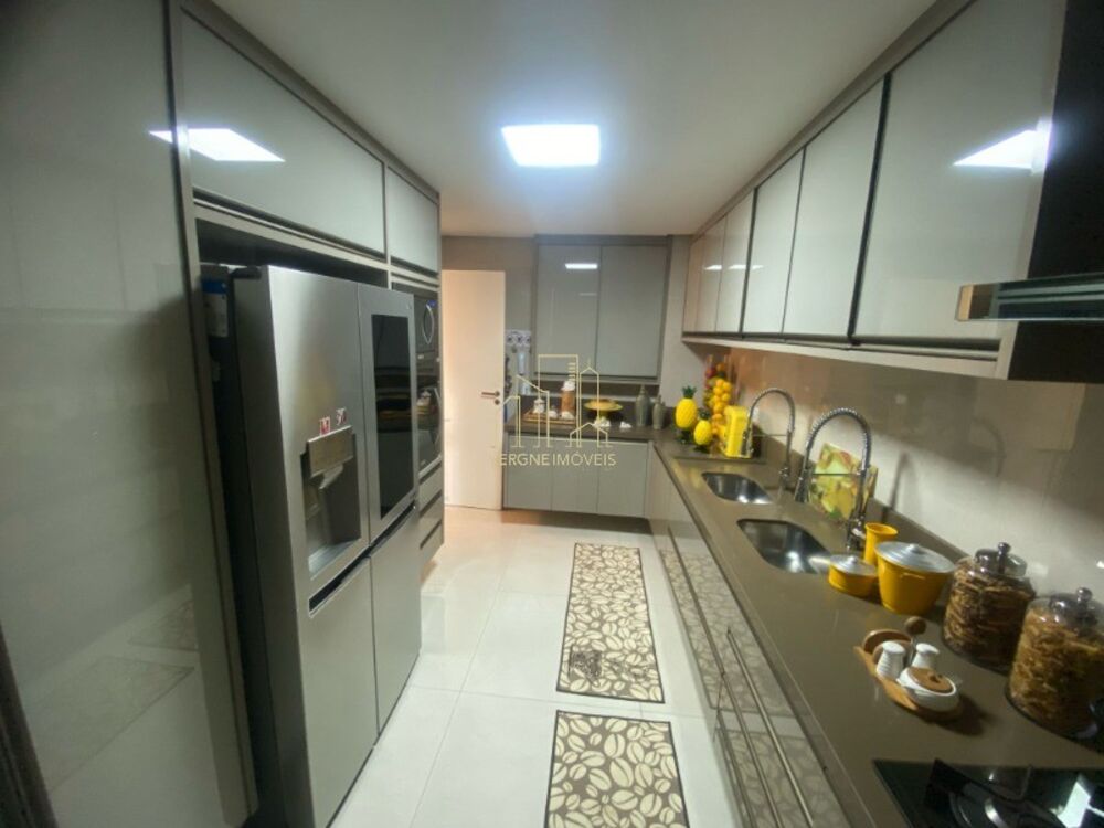 Apartamento à venda com 3 quartos, 200m² - Foto 8