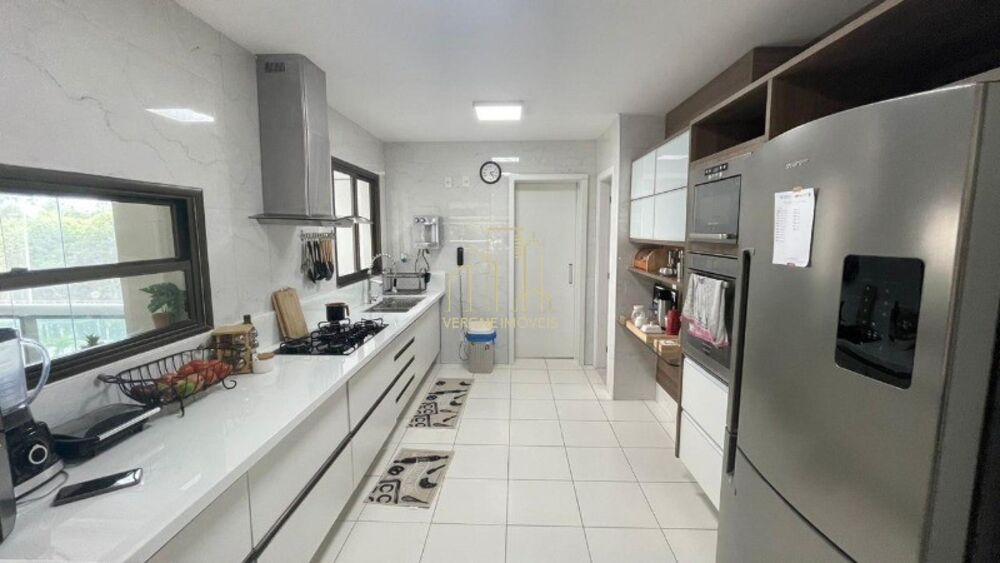 Apartamento à venda com 4 quartos, 243m² - Foto 8
