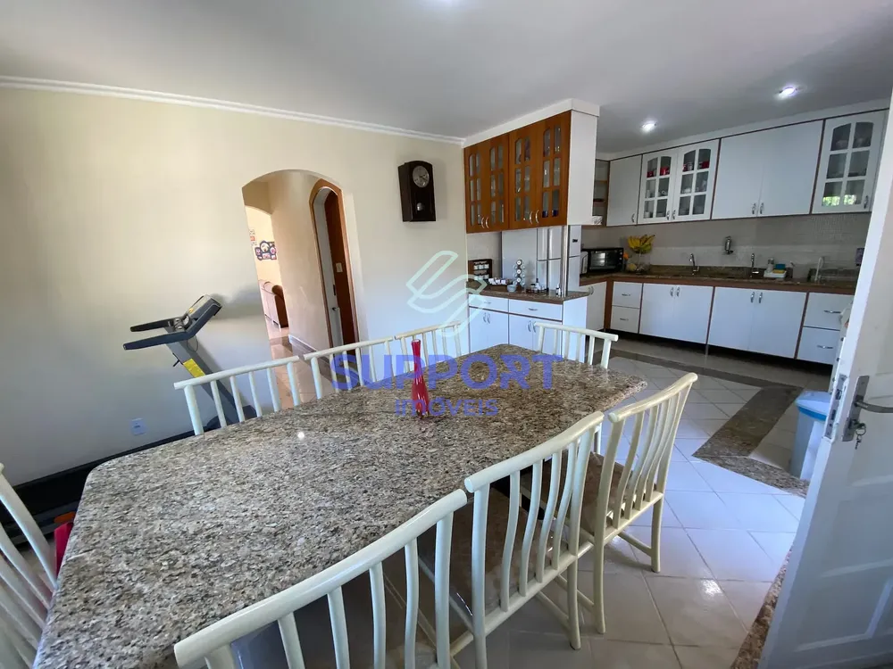 Casa, 6 quartos, 222 m² - Foto 1