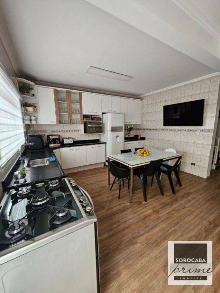 Sobrado à venda com 3 quartos, 266m² - Foto 1