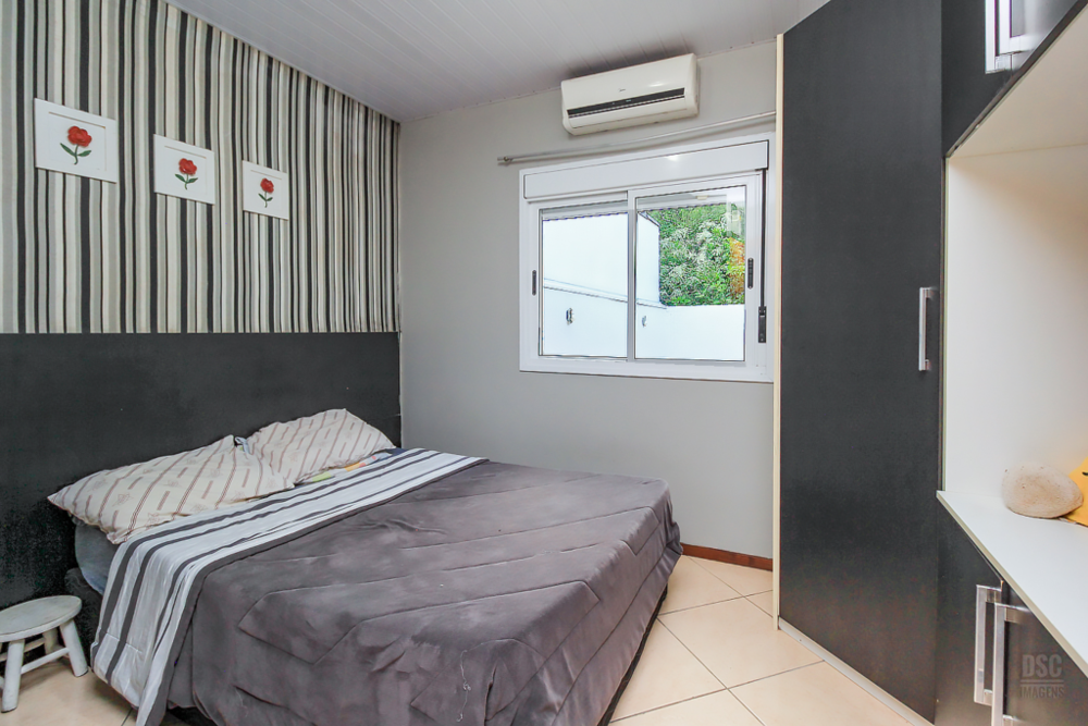 Casa à venda com 2 quartos, 51m² - Foto 1