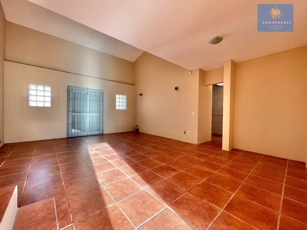 Casa à venda com 2 quartos, 170m² - Foto 3