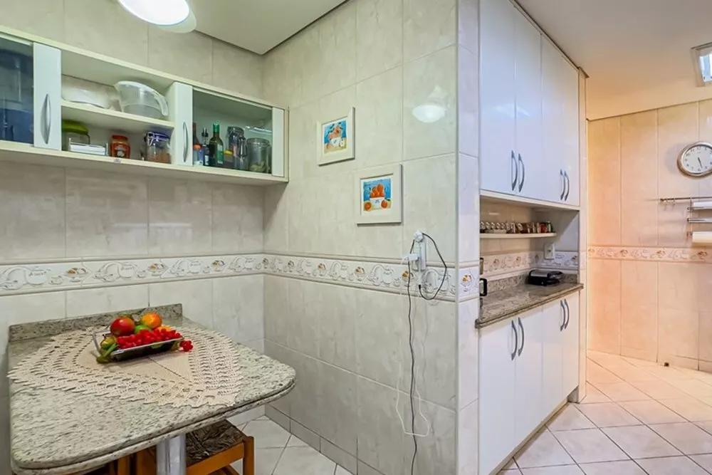 Casa, 4 quartos, 233 m² - Foto 1